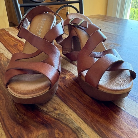 David Tyler Leather Sandals - Picture 5 of 8